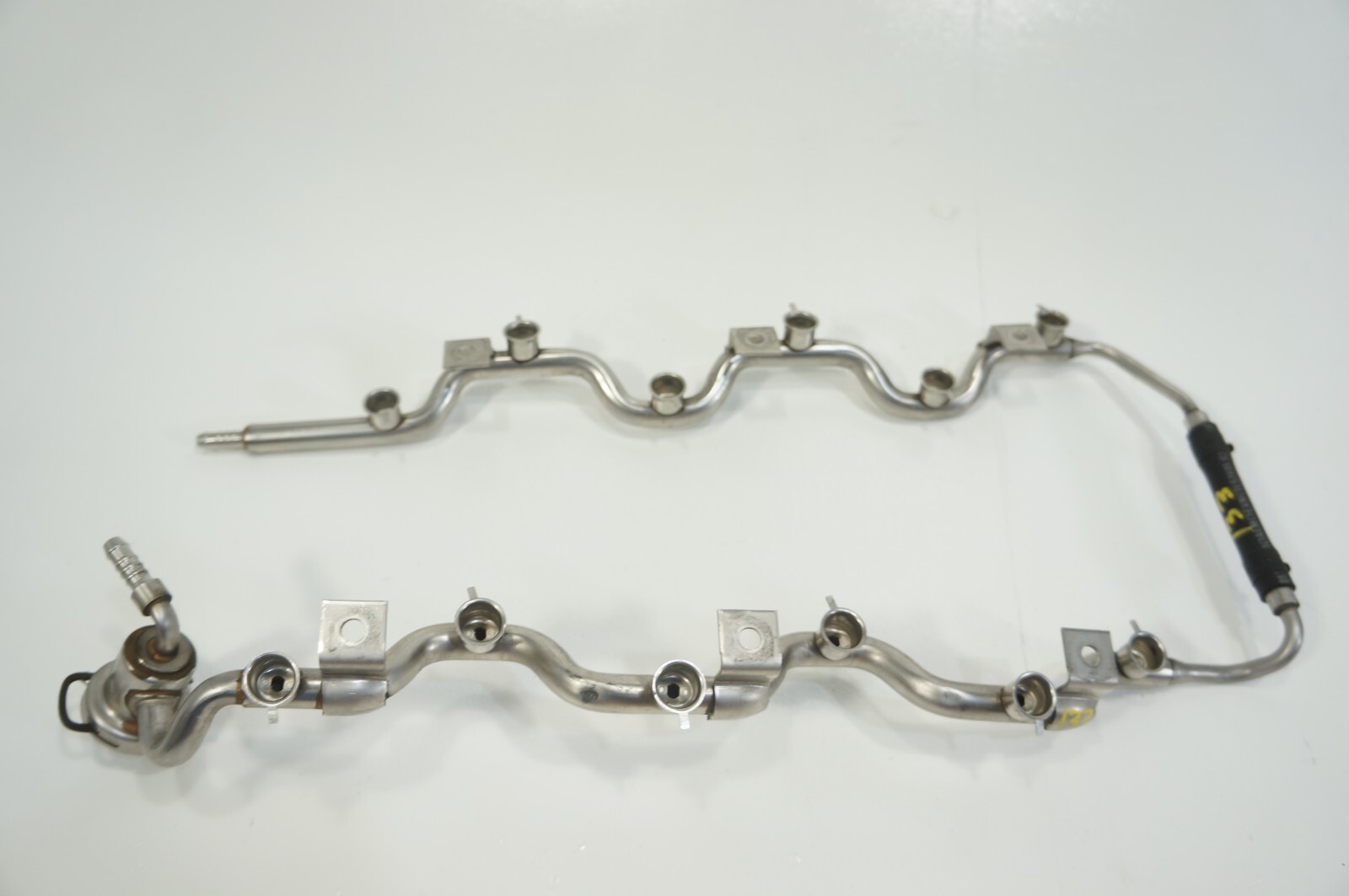 03-2010 Bentley Continental Flying Spur GT GTC 6.0L W12 Fuel Injector Rail Hose