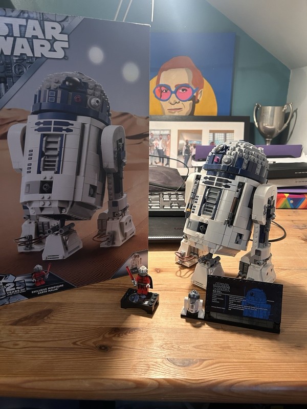 LEGO Star Wars R2-D2 75379. Complete With Box & Manual. Great Condition.
