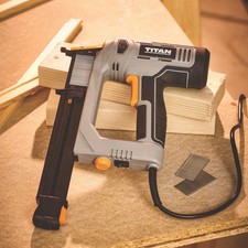 Titan Nail Gun TTB961NAL Second Fix Corded Electric 30mm 240V RRP 33.99  U