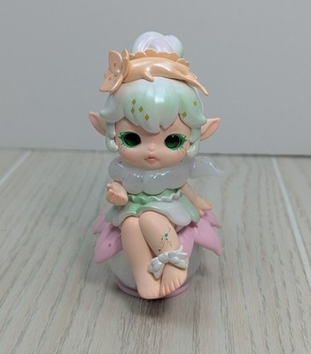 FLORA Compendium of Materia Medica Blind Box White Ginseng Figure only green