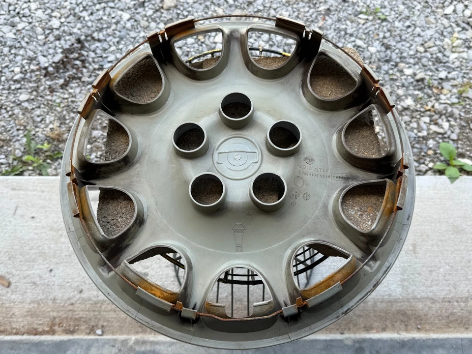 (1) NISSAN MAXIMA 15" TAMPA DE RODA OEM CUBO 40315 0700 1997 1998 1999 PRATA - Imagem 2 de 2