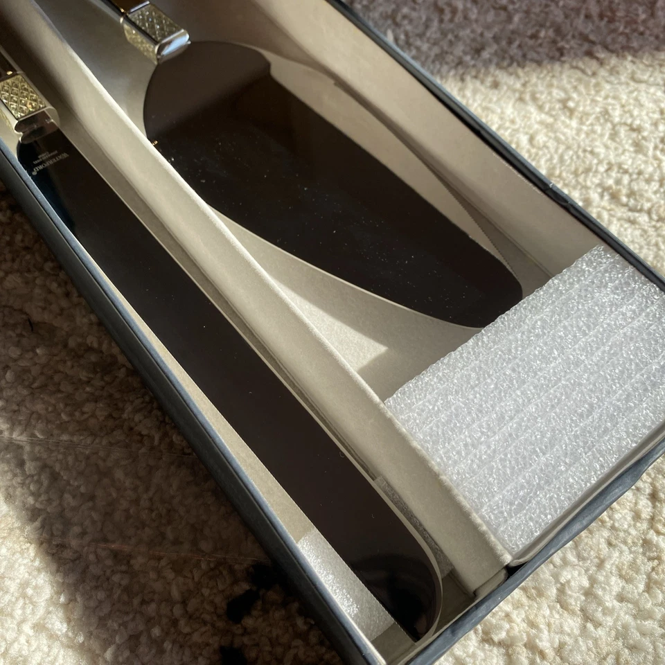 CUCHILLO PARA PASTEL NUPCIAL WATERFORD LISMORE DIAMANTE PLATA + JUEGO DE SERVIDOR Foto 4 de 4