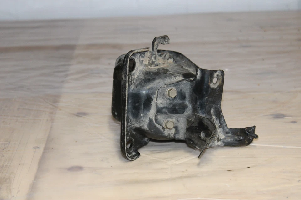 1993 - 1997 年马自达 626 2.0L 后发动机安装支架 — 第 4/4 张图片
