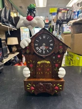 Vintage 2001 Looney Tunes Sylvester & Tweety Cuckoo Clock (HPB024703)