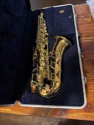 Vintage CONN 1970 Saxophone. w/case. #n132813 Excellent