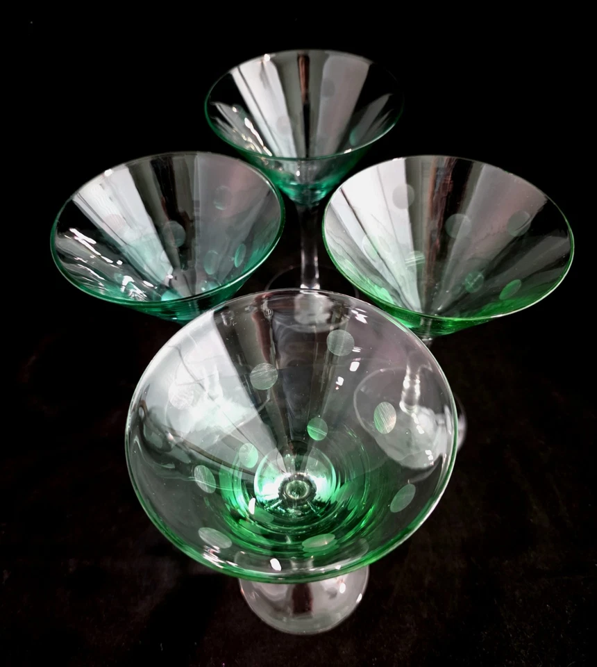 (141) Juego de 6 vasos de Martini verdes soplados a mano vintage con lunares grabados Foto 2 de 4