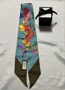 GUCCI Foulard en Soie 88cm 34,6in Accessoire Mode Femme Luxe avec Boîte