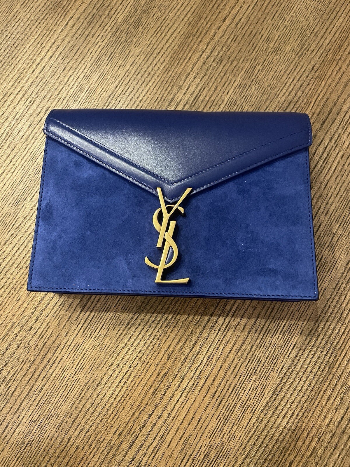 Borsa SAINT LAURENT pelle di vitello liscia scamosciata monogramma chiusura cassandra zaffiro blu