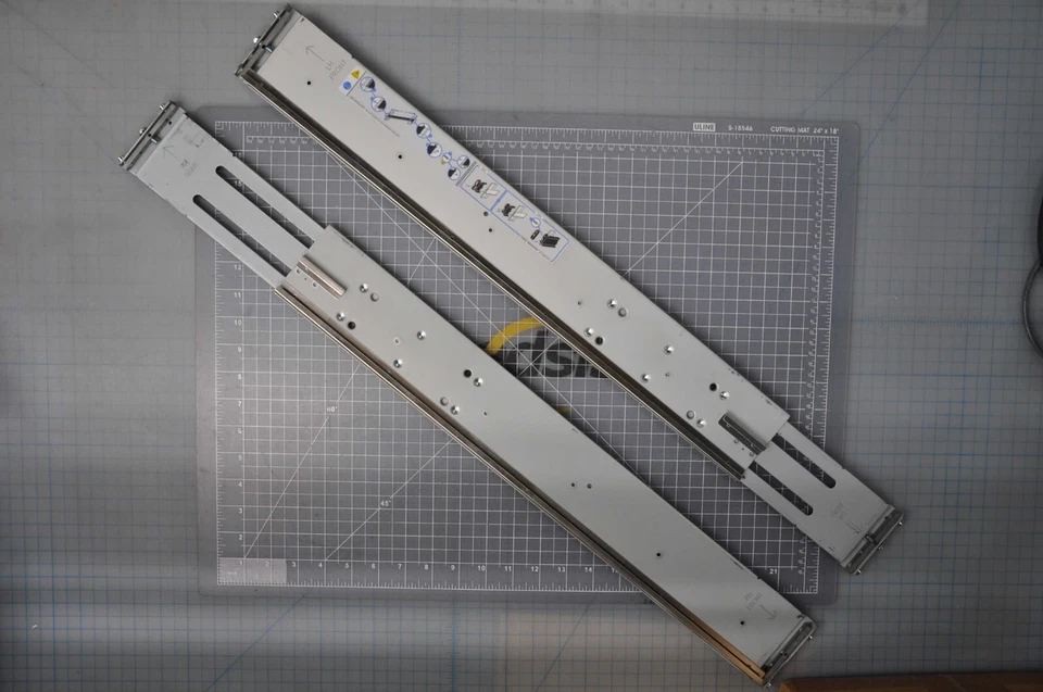 HS-1235T-RAIL IBM 2U KIT TRILHO DE MONTAGEM CHASSI SERVIDOR DE ARMAZENAMENTO IBM 24-36" - Imagem 2 de 2