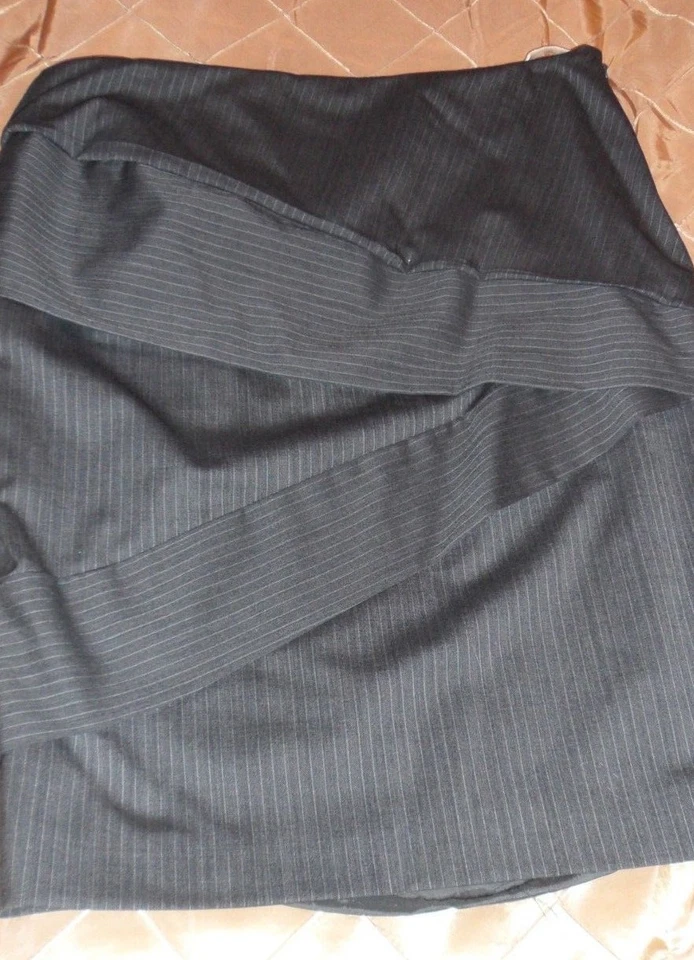 PIAZZA SEMPIONE HERMOSA MINIFALDA CON DETALLES ÚNICOS, HECHA EN ITALIA, TALLA 40 Foto 4 de 4