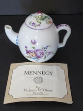 Franklin Mint~Victoria & Albert Museum Porcelain Mini Teapot~Mennecy