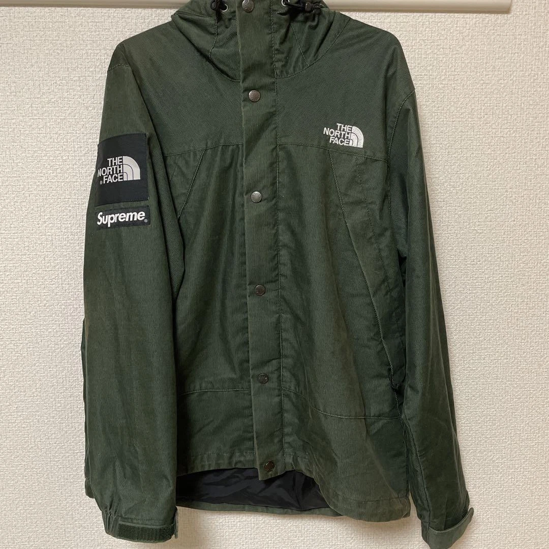 Giacca da montagna Supreme The North Face velluto a coste verde scuro taglia S uomo usata