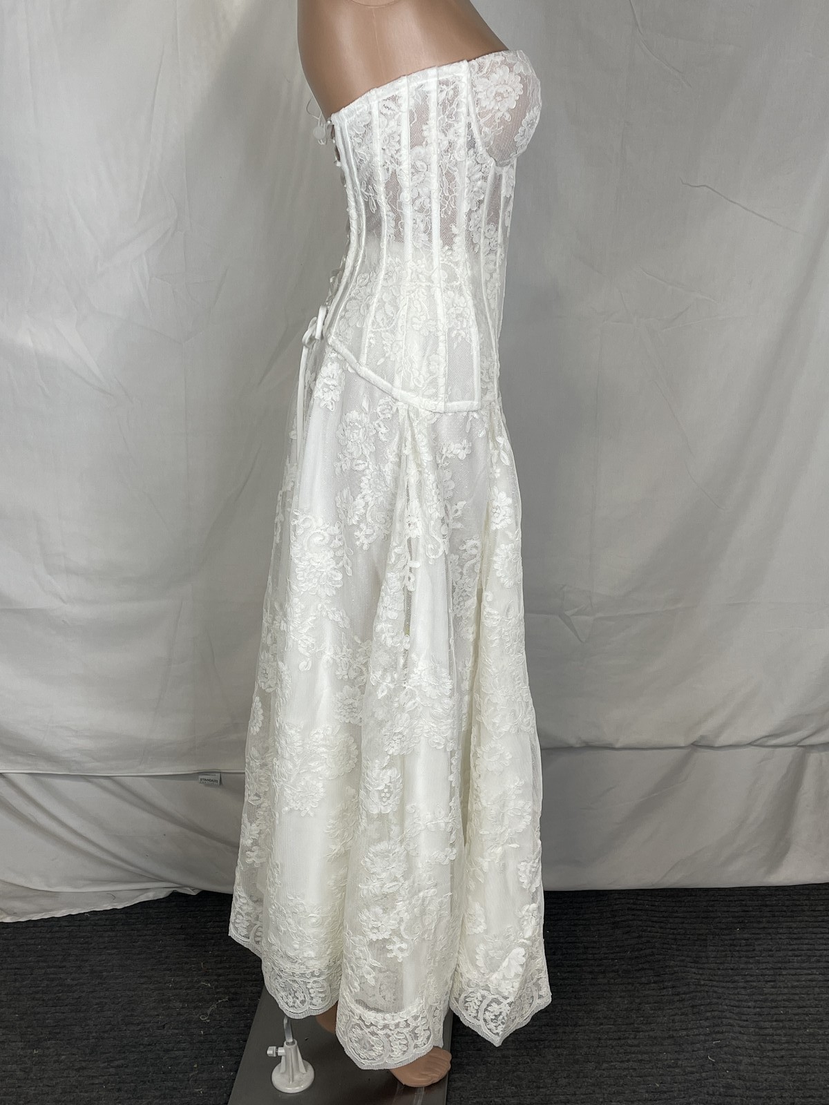 V. Chapman Women's 2Pc Set Carolena Corset & Skirt Set Size 00 White Lace