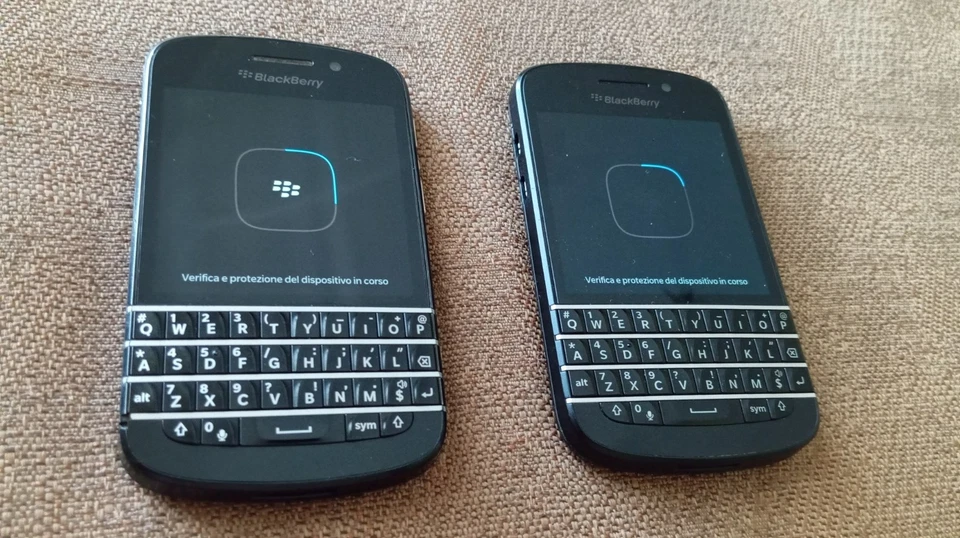 2x Blackberry Q10 Nero SQN100-3 Model: RFN81UW OS 10.3.3 UMTS LTE 16GB Leggi des - Immagine 4 di 4