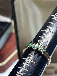 10k Gold Green Emerald Ring 1.5 Grams Solid Gold 10k Size 5 1/2