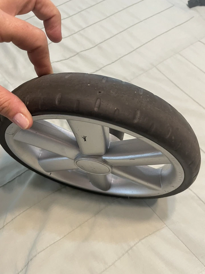 Piezas cochecito britax b-agile usado en excelente estado una rueda trasera libre de humo Foto 2 de 4