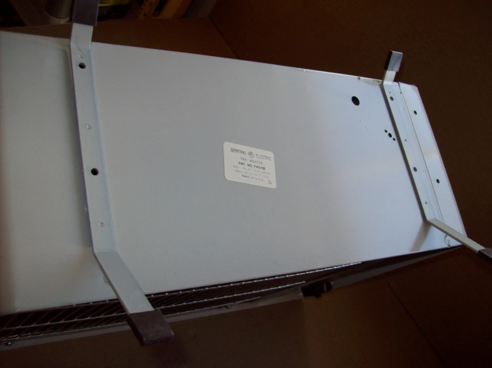 Vintage made in the USA G.E. Instant Heat Deluxe Fan Heater model F45H8 Working - Image 4 of 4