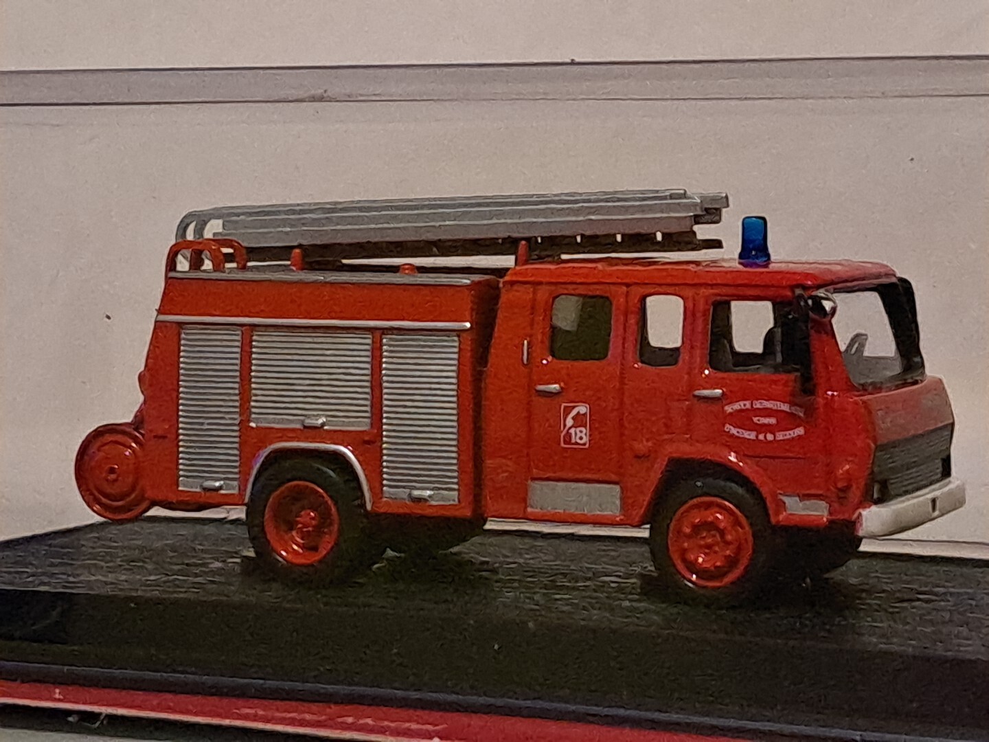 1:72 scale French truck 1980 Berliet 770 KB 6 diecast model fire engine 