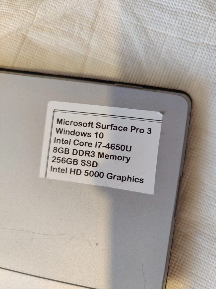 Microsoft Surface Pro 3, Intel Core i7-4650U, 8GB RAM, 256GB SSD, 12", Silver - - Image 2 of 4