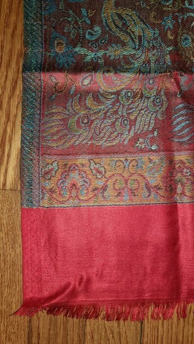Meena Bazaar Red Printed Floral Fray Edge Pashmina 29.5" x 80" - Imagen 9 de 11