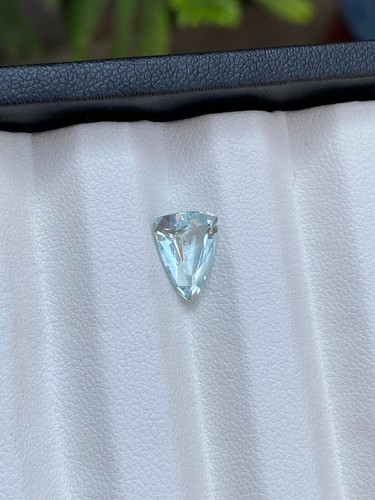 Pietra preziosa sfusa taglio triangolo acquamarina naturale 1,55 ct - Foto 2 di 5