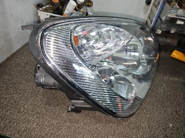 Faro halógeno derecho KIA Rondo 2010 nuevo Carens Foto 2 de 4