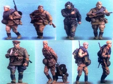 1/35 Scale Soviet WWII Resin Figures Set - 8 Soldiers with MG Gunner Unassembled