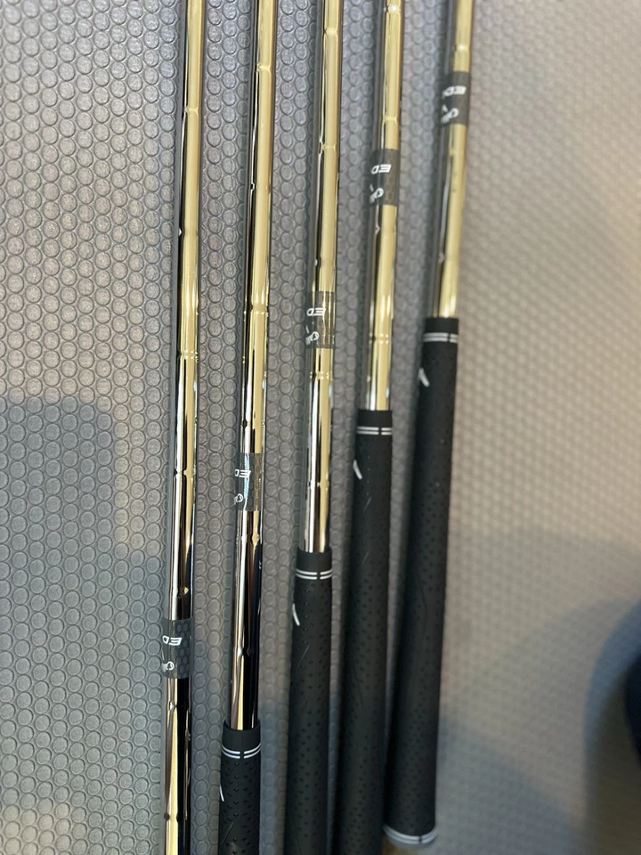 全新包装 Calloway Edge 铁杆 + 1 英寸硬杆身 6,7,8,9,PW + Opt。 5W — 第 4/4 张图片