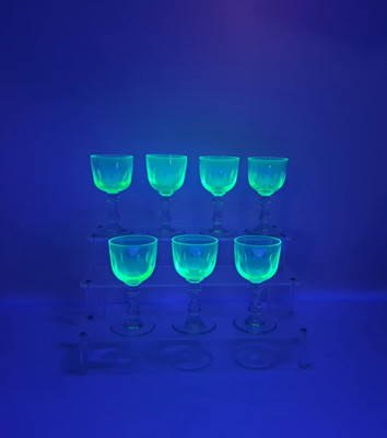Val Saint Lambert Olivier Set of 7 Uranium Glass Liqueur Glasses 1900-1920 UV