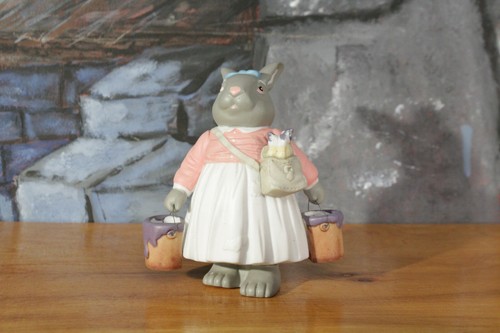 Estatuilla de Pascua pintor de porcelana con cubos pinceles señora conejito departamento 56 - Imagen 3 de 10