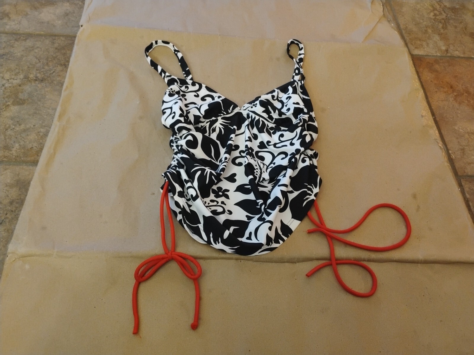 Women's Swimsuit Top Black White Aqua Couture Brand Size 6.