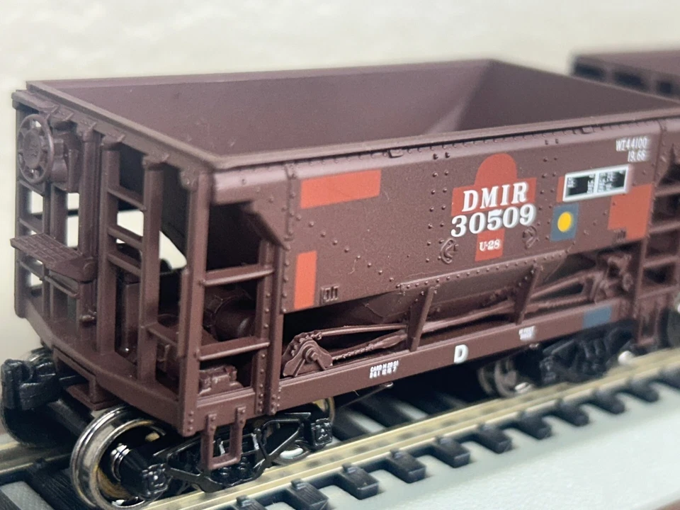 DULUTH MISSABE & IRON RANGE " DM&IR " IRON ORE HOPPER 12 pack HO SCALE GOLD NEW - Image 2 of 4