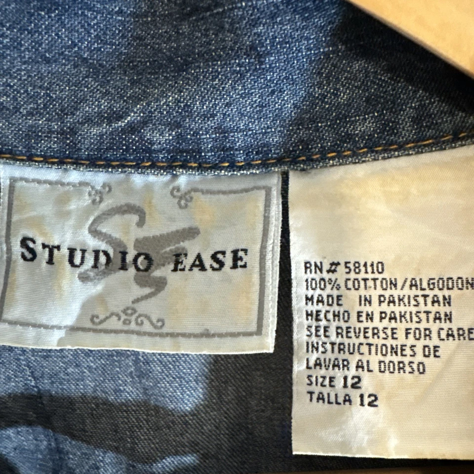 Chaqueta vaquera Studio Ease con bordado de rosas rojas talla 12 Foto 4 de 4