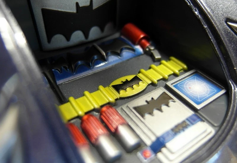 Corgi 1/18 Scale Diecast - 77606 1940'S Comics DC Comics Batmobile - Image 4 of 4