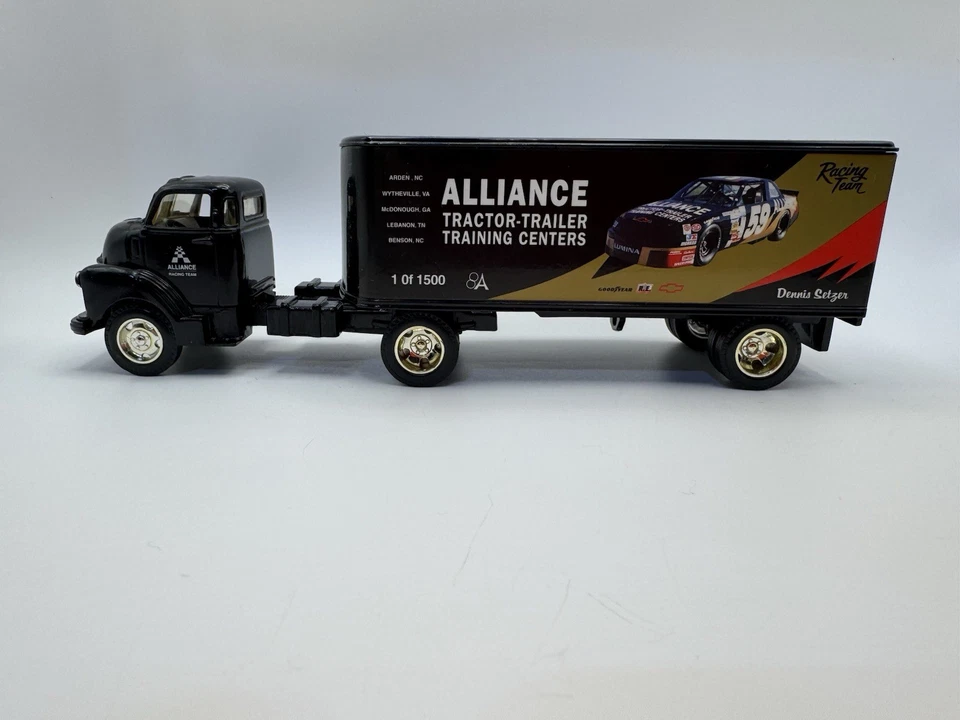 Banco de camión fundido a presión Chevy Alliance Training Center 1950 de Ertl Foto 2 de 4