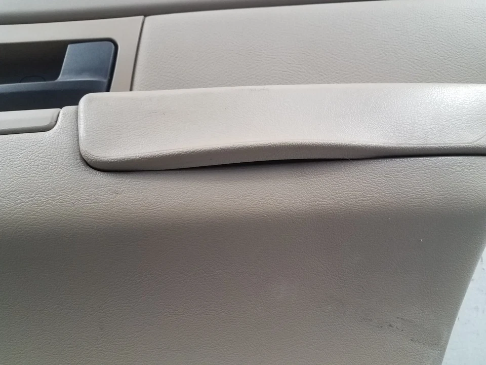 Panel de puerta trasera derecha Grand Marquis/Corwn Vic Victoria 2005 #9031 G3 Foto 3 de 4