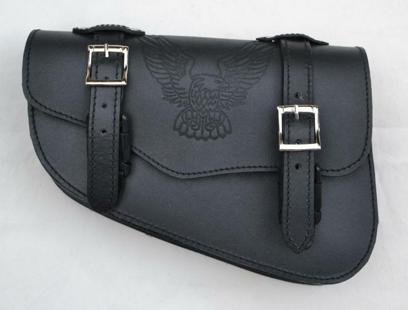 Sacoche de bras oscillant cuir AIGLE pour road trip en Harley Sportster forty eight et iron