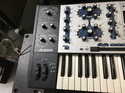 Alesis Andromeda A6 Analog Polysynth Synthesizer Keyboard Vintage