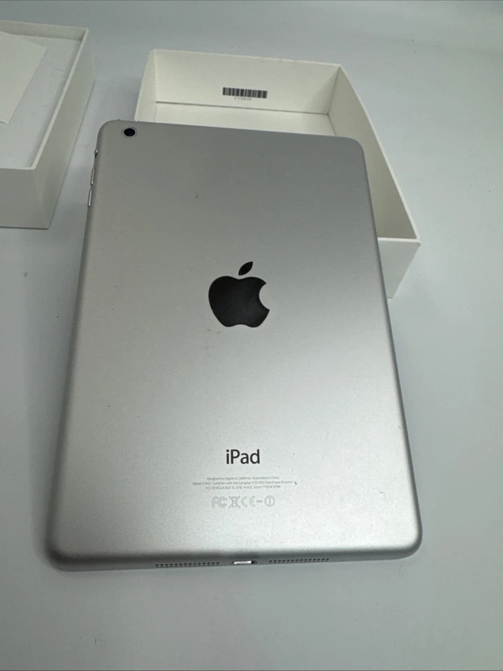 Apple iPad mini 1st Generation. 16GB, Wi-Fi, 7.9 in - White & Silver Excellent  - Image 2 of 4