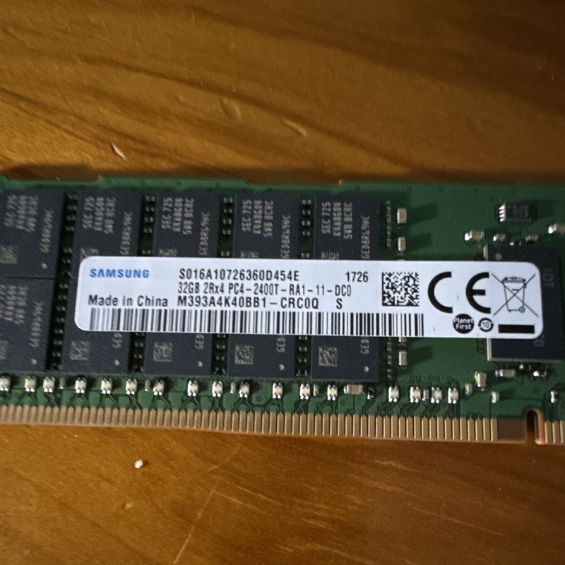 Samsung 32GB DDR4 PC4-2400T ECC Registered DIMM 288-Pin M393A4K40BB1-CRC0Q
