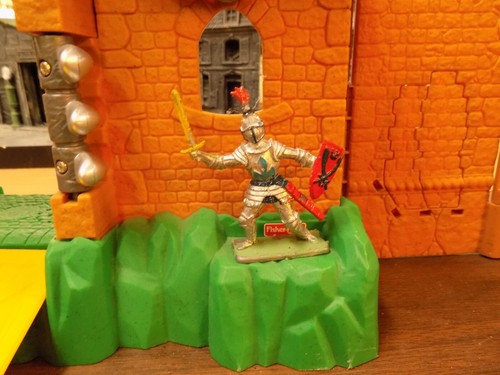 6 Timpo 1973 4th series Shield Knights +2 Cresent Foot Knights (Jan. Listing) - Picture 7 of 14