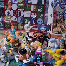 lot of 24 variety of vintage toys Disney,Mcdonald and more in good conditions.