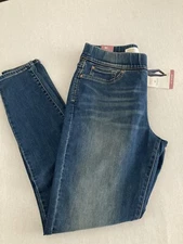 New Signature by Levi's Gold Label Women's  Pull-On Skinny Jeans 10L/ W 30 L32.