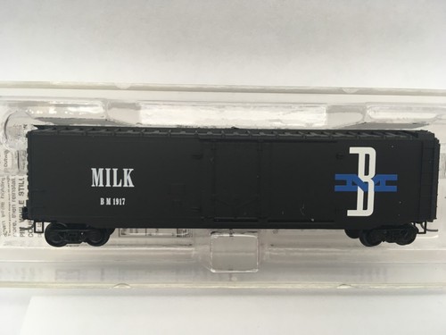 Z SCALE Micro Train 13619-2 50ft Std Box Car Plug Door Boston & Maine B&M #1917