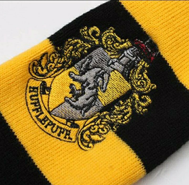 Sciarpa Invernale Harry Potter Tassorosso - Gialla E Nera, Rigata, 150x17 Cm - Foto 4