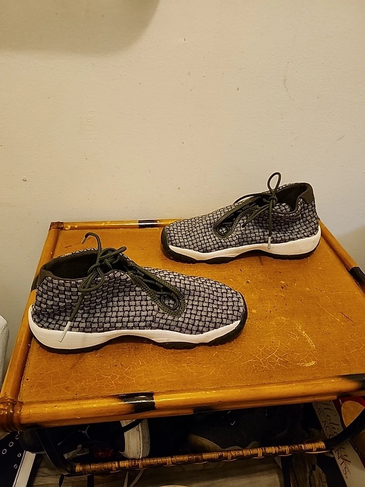 ZAPATOS NIKE AIR JORDAN FUTURE BG 656504-305 TALLA 6.5Y JÓVENES LONA OLIVA NIÑOS GRANDES Foto 3 de 4