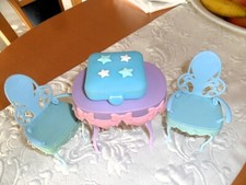 Barbie Möbel, Schminktisch, zwei Stühle, Puderdose