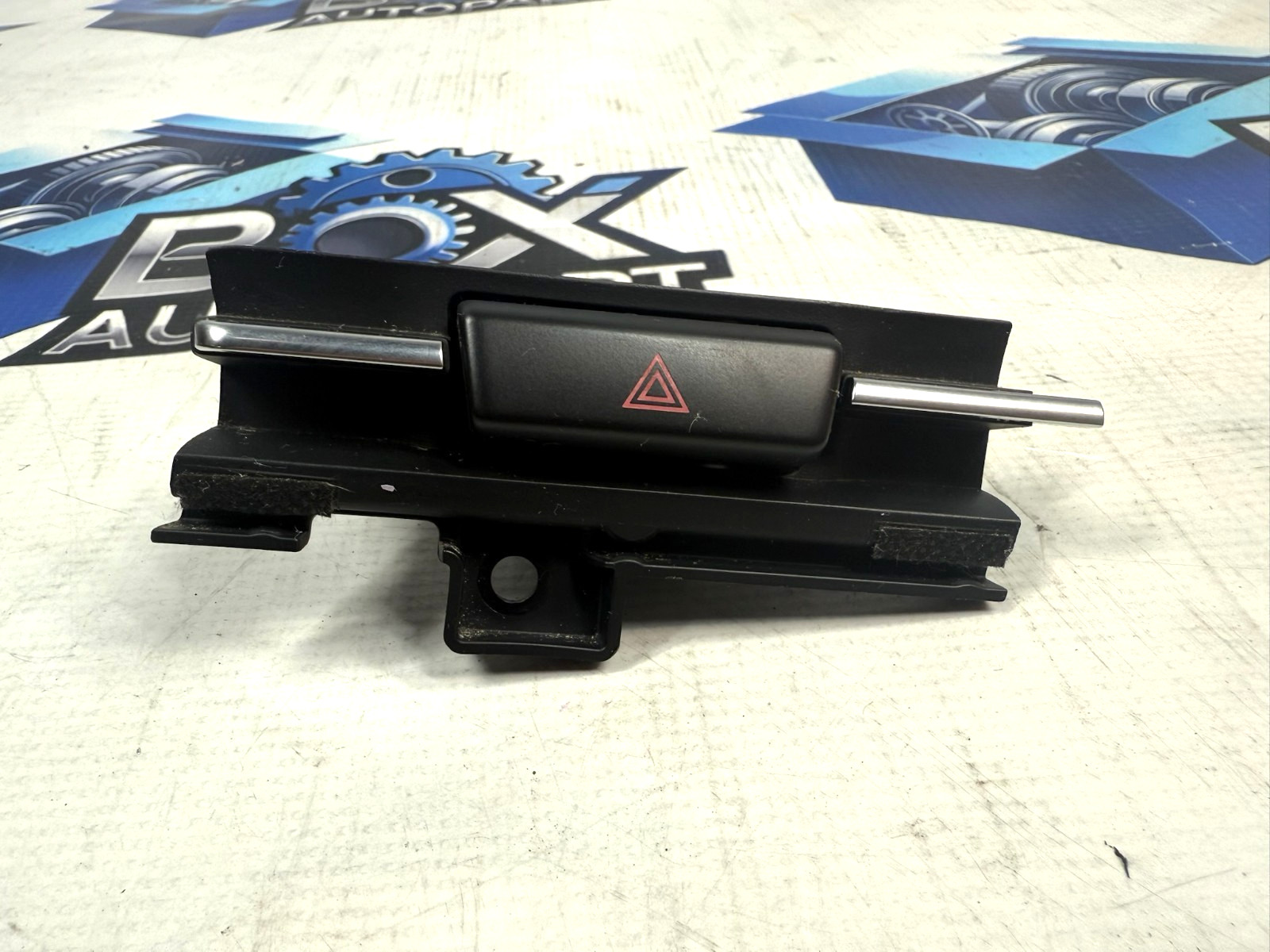 2016-2021 MAZDA 3 DASH HAZARD LIGHT CONTROL SWITCH BUTTON OEM DA6A664H0