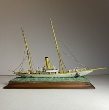 ANCIEN DIORAMA , ANTIQUITÉ DE MARINE , MAQUETTE BATEAU EN MÉTAL , YACHT À VAPEUR