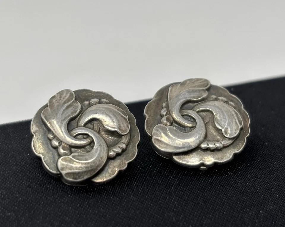 Pendientes de clip vintage Georg Jensen Dinamarca plata esterlina #93 remolino redondo Foto 3 de 4